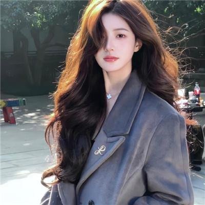 踏浪女人